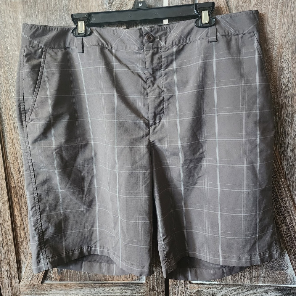 Under Armour Performance Gray Plaid Golf Athleisure Shorts Men's SIze 40R EUC